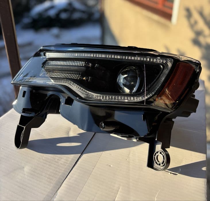 Lampy LED Jeep Grand Cherokee WK2 2014-