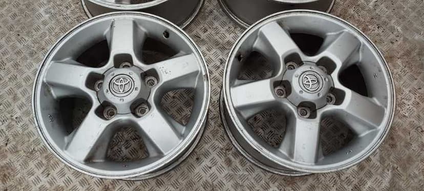 Toyota Land Cruiser felgi aluminiowe 18 cali J6 komplet oryginał