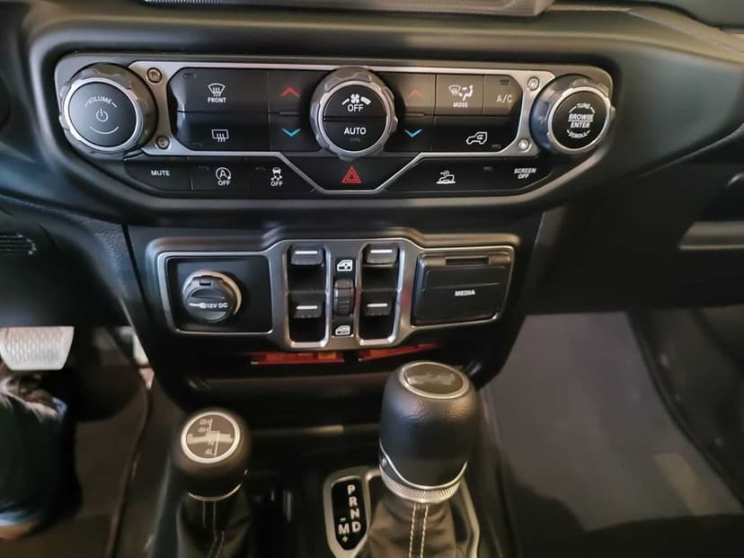 Jeep Wrangler Sahara 2021r.  4x4 , 47 000 km BARDZO ZADBANY !!!