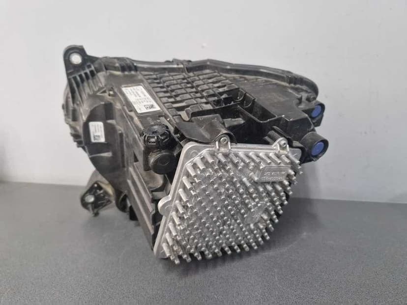 Land Rover Defender 19r.- Lampa Przód Prawa Full Led