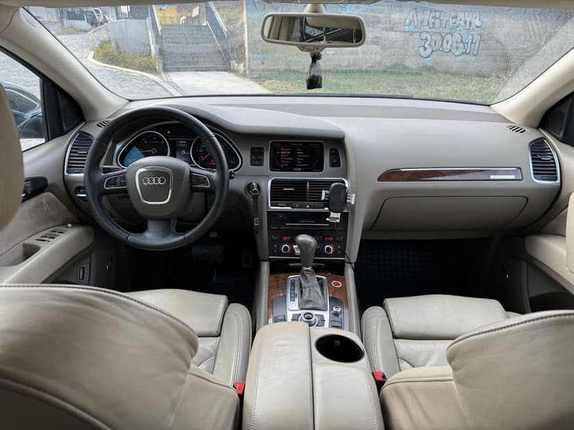 Rezerwacha Audi q7 3.0 tdi quatrro lift po kolizji