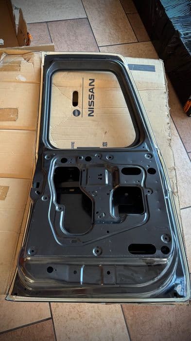 Drzwi tylne lewe Nissan Patrol Y61 nowe oryginał