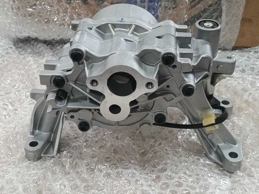 Pompa oleju Jaguar XE , Land Rover  2.0 D,  204DTD , 204DTA , LR087668