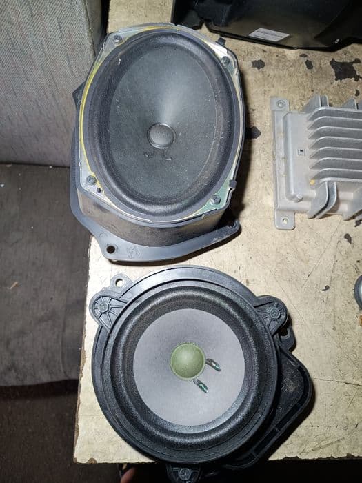 Nagłośnienie Bose głośnik wzmacniacz subwoofer Nissan Navara D40 kpl