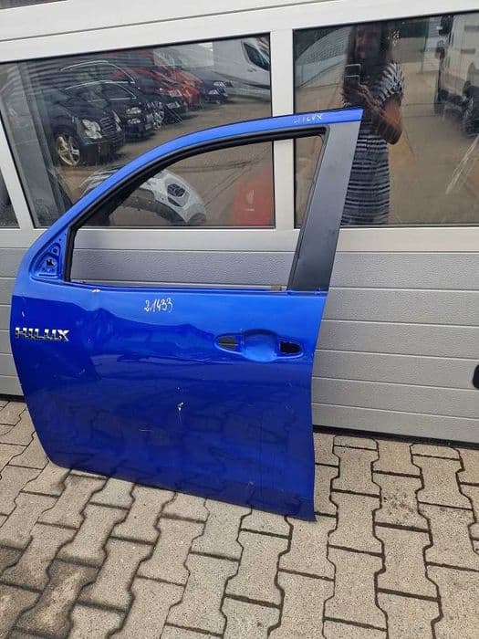 Toyota Hilux 15 r.- Drzwi Przód Lewe