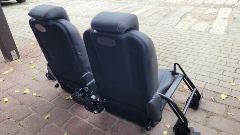 Fotele lewy prawy 3 rzad LAND ROVER DEFENDER 2007-14