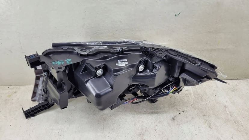 Toyota Land Cruiser V8 Lift J200 reflektor lampa lewa prawa przednia przód