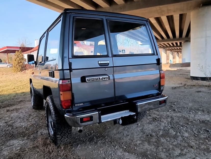 Toyota Land Cruiser lj 70