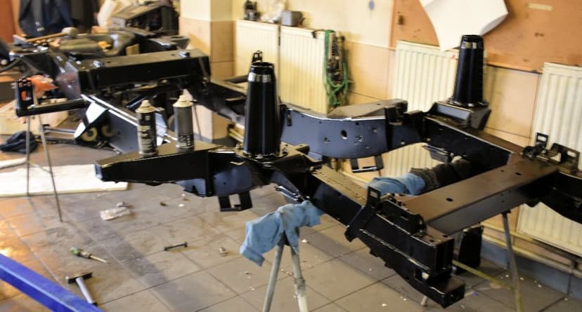 Rama Land Rover Defender 2,2 90 Puma 2013Rok