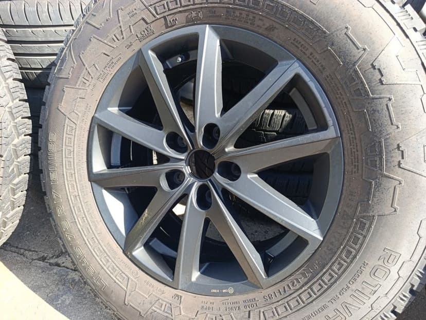 Jeep Wrangler JL felgi aluminiowe 17 cali bardzo ładne z Niemiec 5 x 127