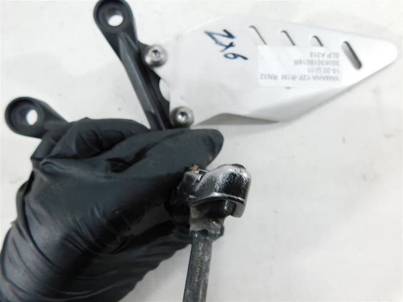 SET PODNÓŻEK LEWY PRZÓD YAMAHA YZF-R1M RN32 15-20 U-11 35063016018R
