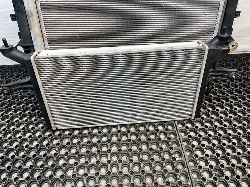 Pas przedni wzmocnienie chłodnice Toyota Hilux VIII 2.4D LIFT 2020-