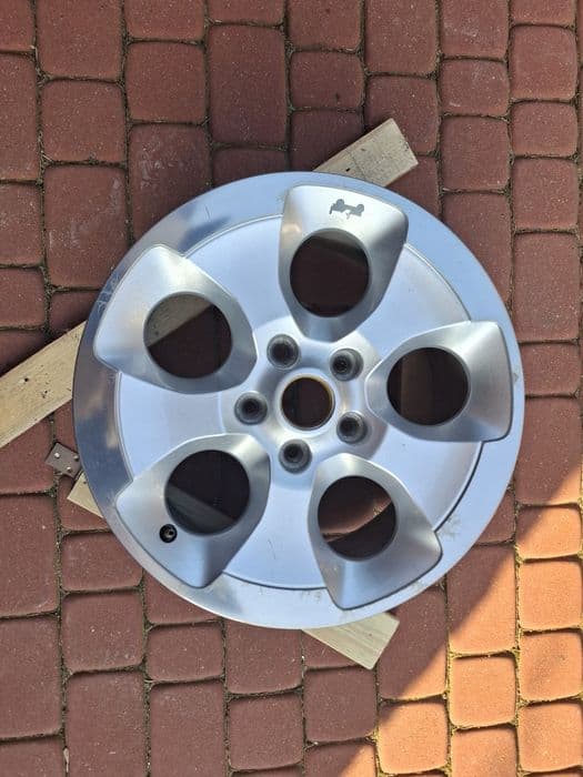 Felgi OEM Jeep Wrangler jedna uszkodzona