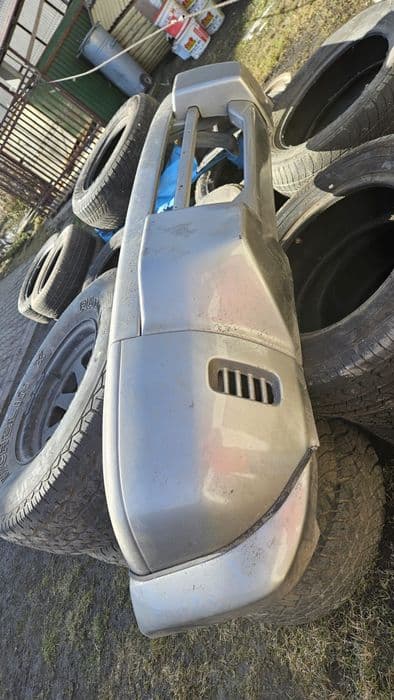 Oryginalny Przedni Zderzak Nissan Patrol Y61