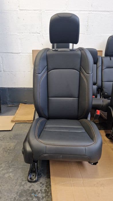 Fotele Jeep Wrangler JLU 4D Rubicon Sahara Sport