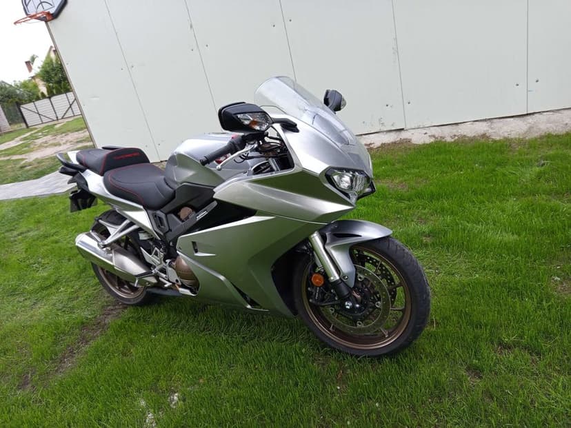 HONDA VFR 800F sprzedam lub zamienię na Auto bądz Quada!!!