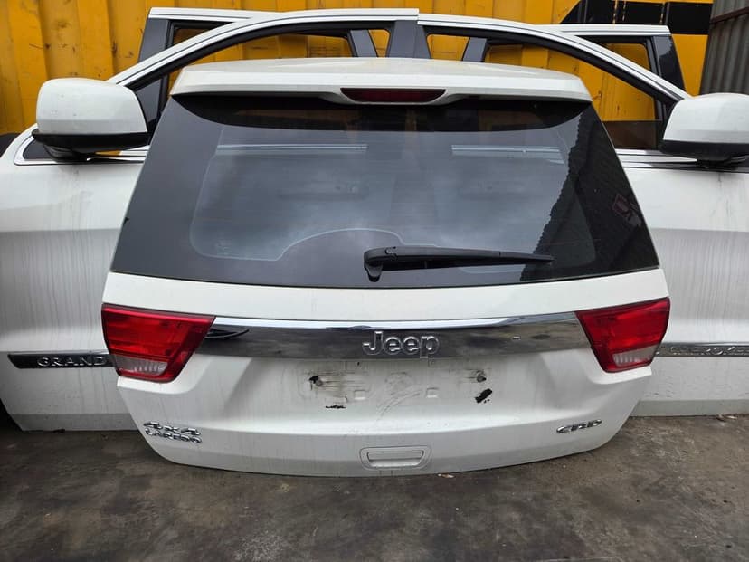 Jeep Grand Cherokee WK2 kompletna klapa bagażnika