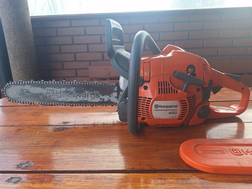 Piła motorowa spalinowa Husqvarna.