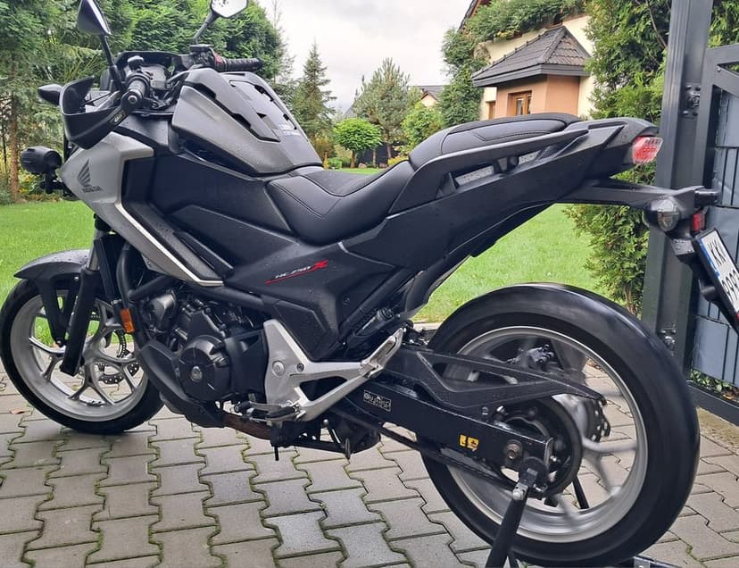 Honda NC750X - uszkodzony