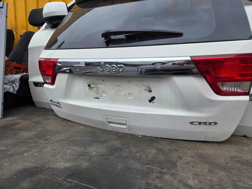 Jeep Grand Cherokee WK2 kompletna klapa bagażnika