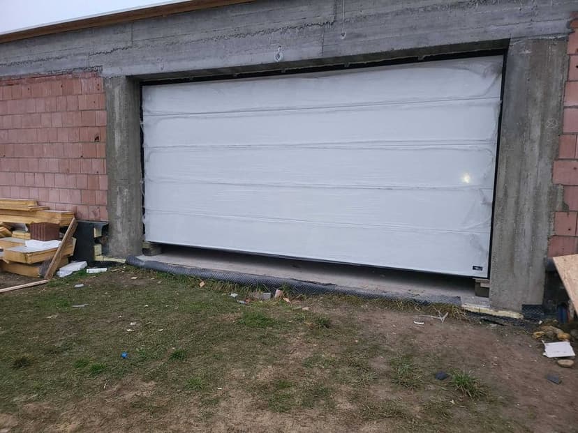 Brama garażowa segmentowa - SECTOR