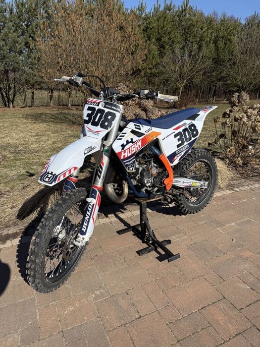 Cross husqvarna tc 85 2021 + drugi komplet plastików