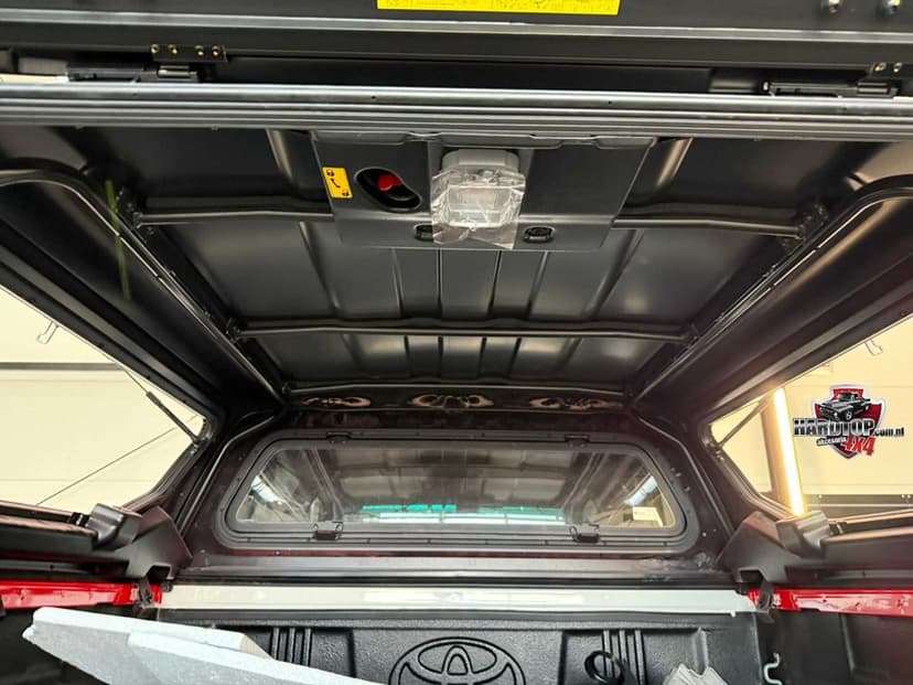 Zabudowa paki PREMIUM 4x4 HARDTOP Venture - TOYOTA HILUX 2015+/2021+