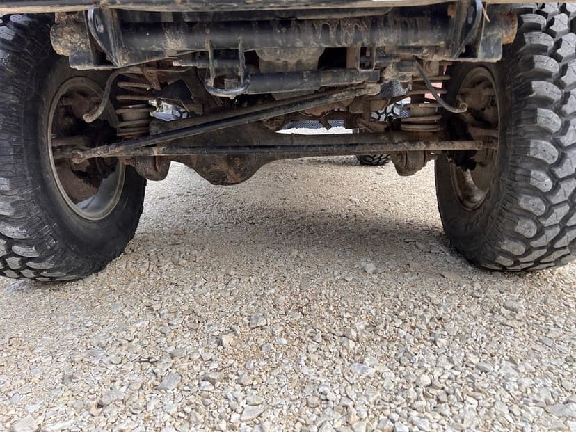 Suzuki samurai na sprezynach wspomaganie
