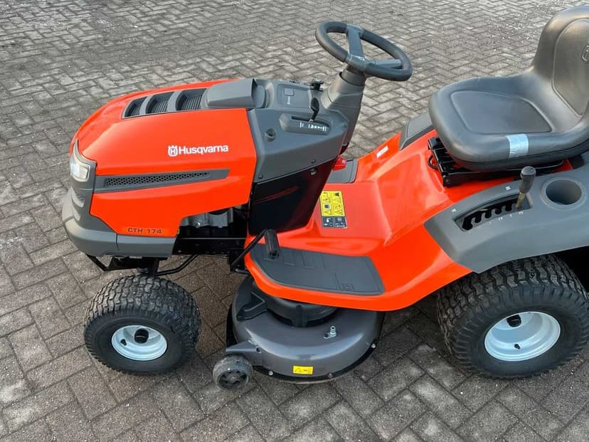 Husqvarna - używany traktorek ogrodowy model CTH 174