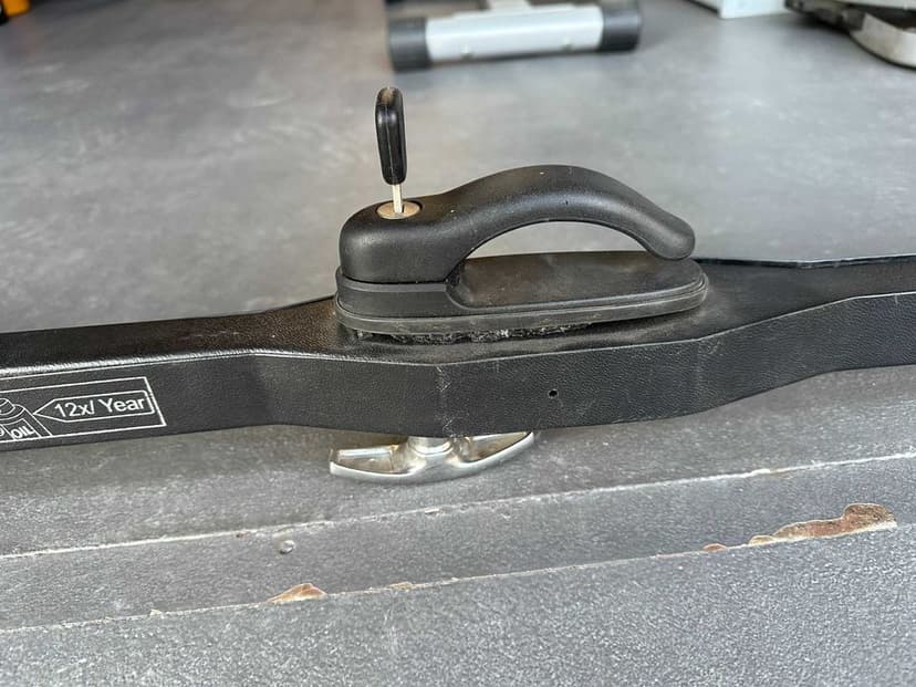 Klamka Zamek Tylnej Klapy Zabudowy Nissan Navara Pick Up Bielsko