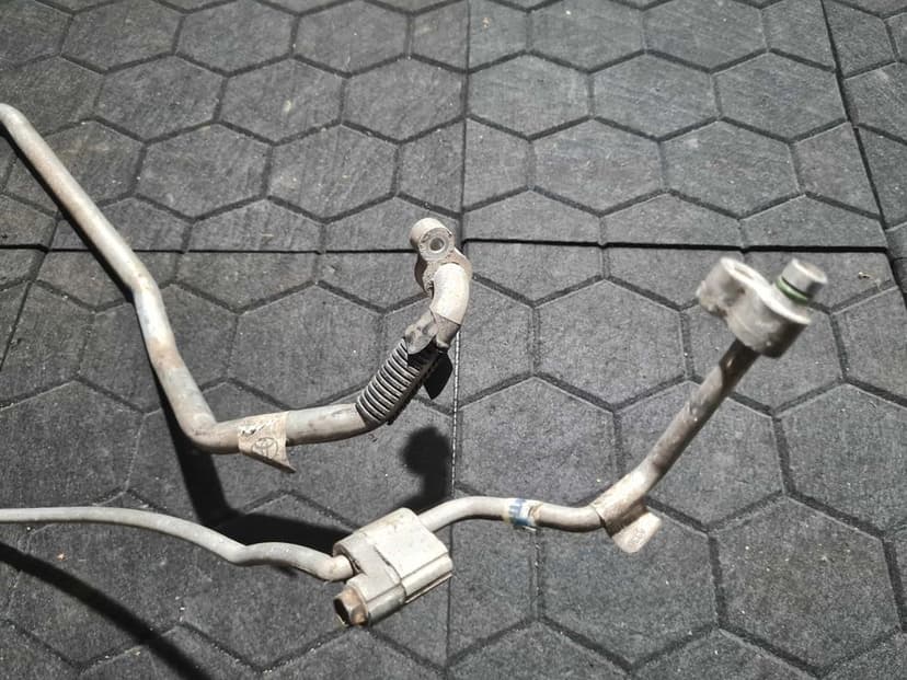 Toyota Hilux VIII 2.4d rurka przewód klimatyzacji