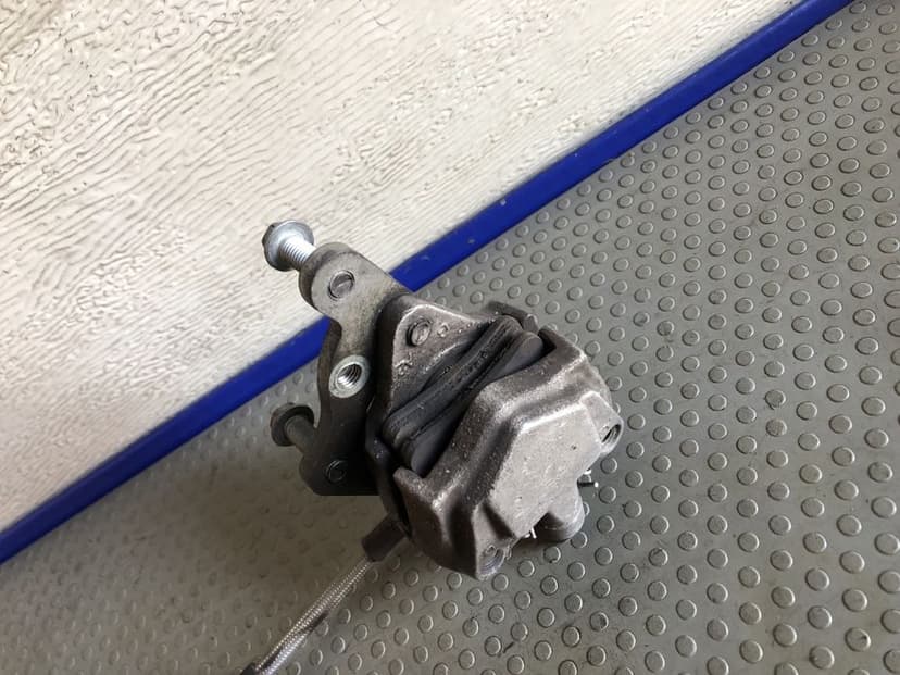 Układ hamulcowy beta rr 50 zacisk pompa