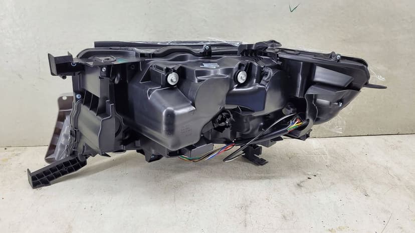 Toyota Land Cruiser V8 Lift J200 reflektor lampa lewa prawa przednia przód