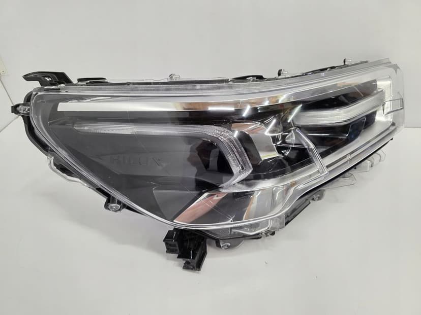lampa przód przednia prawa toyota hilux viii lift 8 lift 81110-0ku80 europa