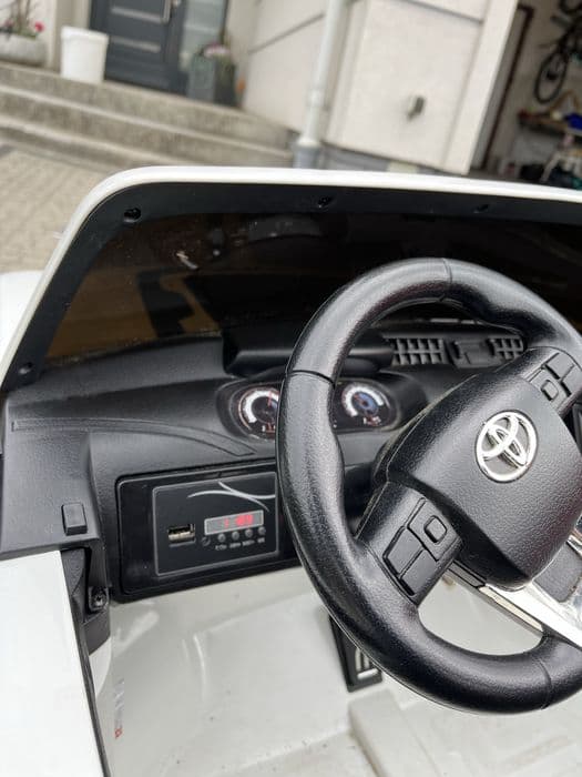 Pojazd Pickup Toyota Hilux akumulatorowy