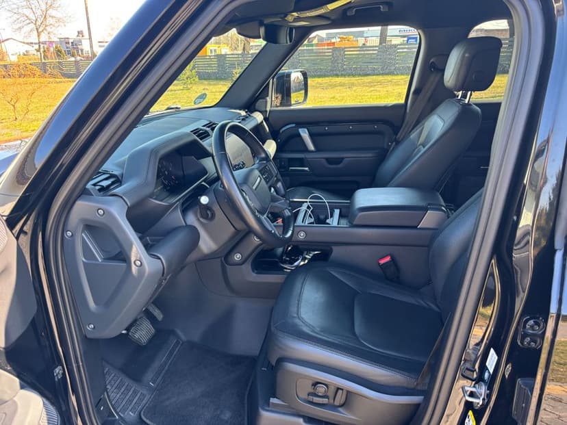 Land Rover Defender D300 HSE X-Dynamic