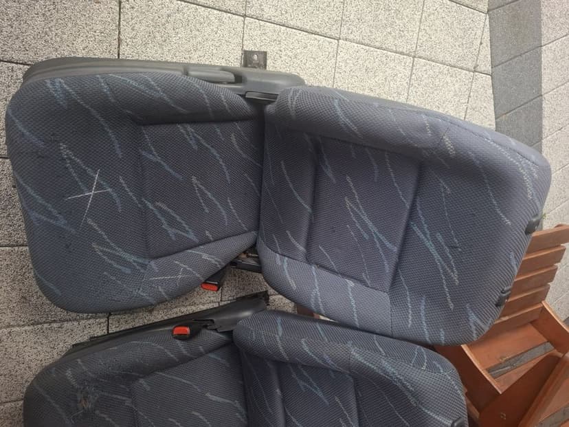 Przednie śiedzenia Suzuki Jimny Cena za 2 sztuki