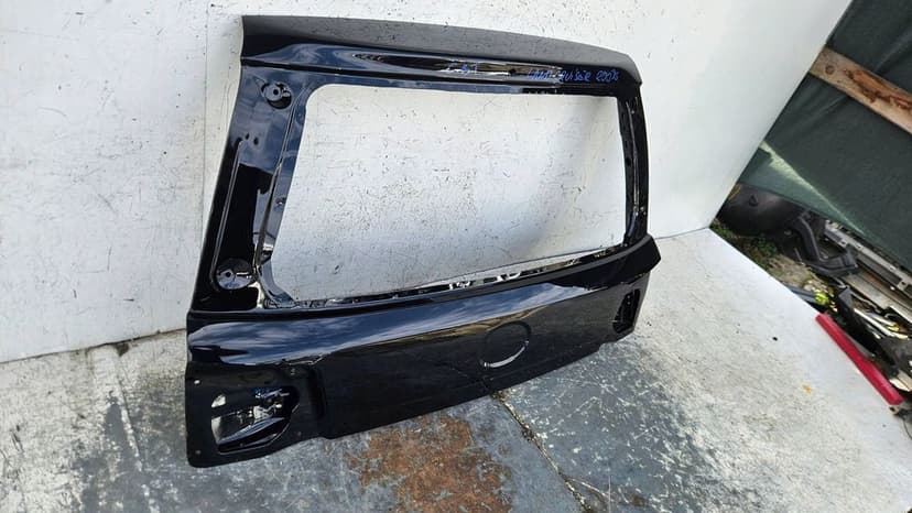 Toyota Land Cruiser V8 Lift J200 Klapa bagażnika tylna Tył GBT