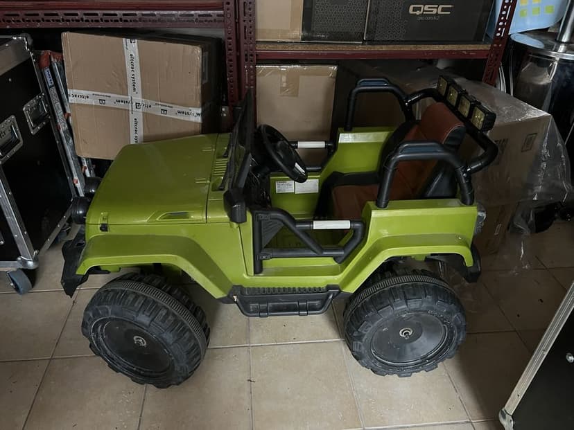 Jeep Wrangler auto na akumulator