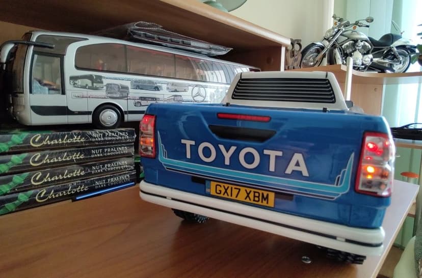 Tamiya 1/10 CC01 Toyota Hilux Extra CAB Bogate Oświetlenie Aparatura .