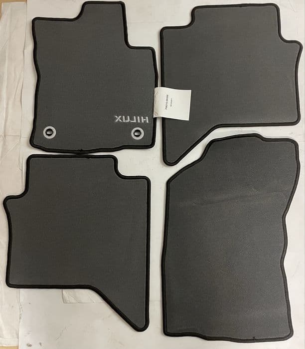 Toyota Hilux / dywaniki welurowe / Oryginał / Nowe