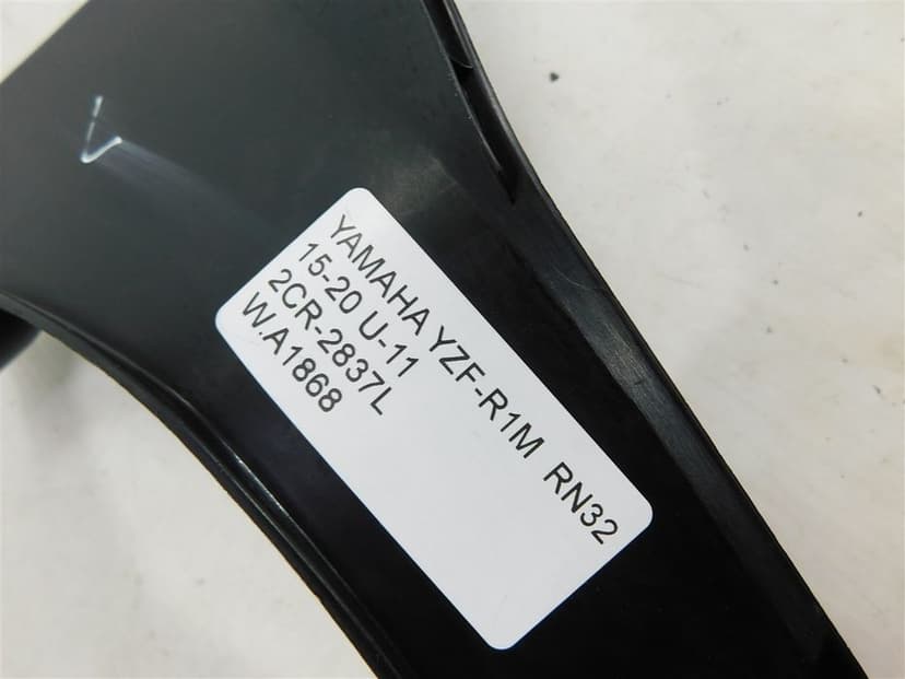 PLASTIK WYPEŁNIENIE OWIEWKA YAMAHA YZF-R1M RN32 15-20 U-11 2CR-2837L