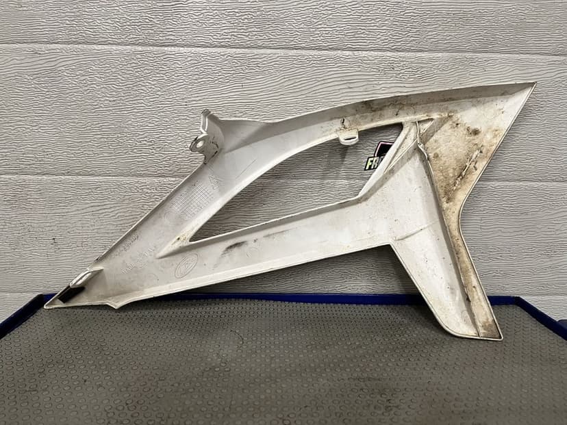 Boczek lewy owiewka beta rr 50 125