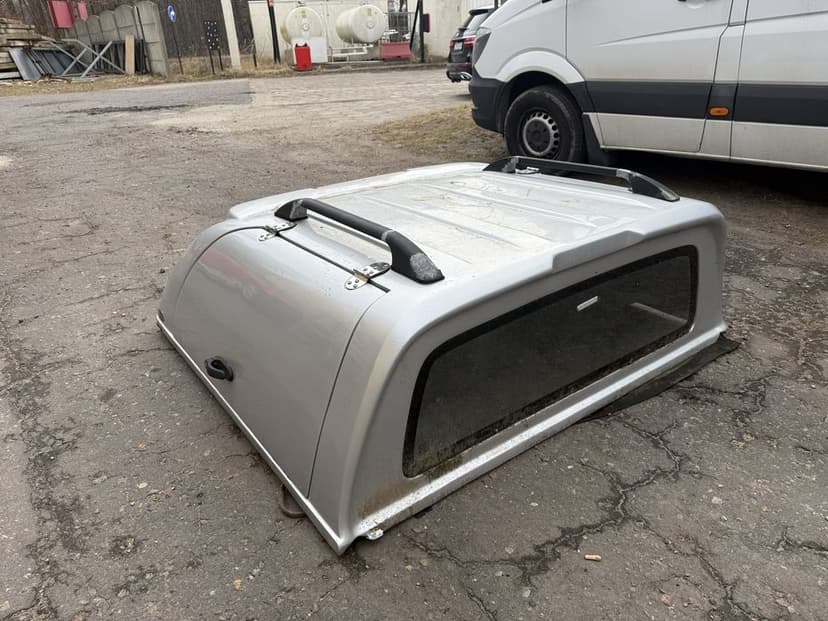 Nissan Navara D40 2010 r zabudowa hardtop