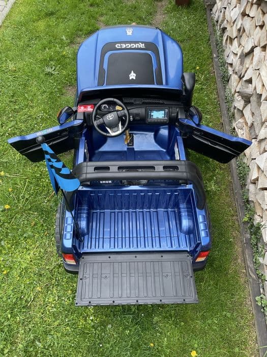 Toyota hilux 4x4, 4 mocne silniki 12V 45W odbior osobisty