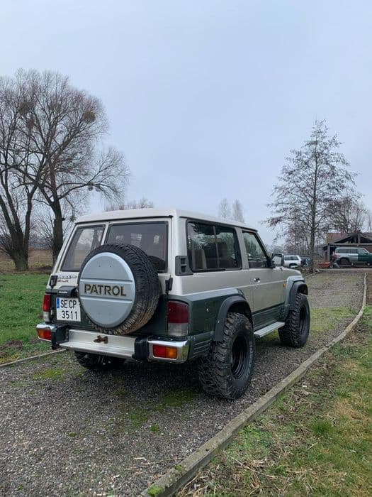 Nissan Patrol y60 3d 2.8 Karoseria