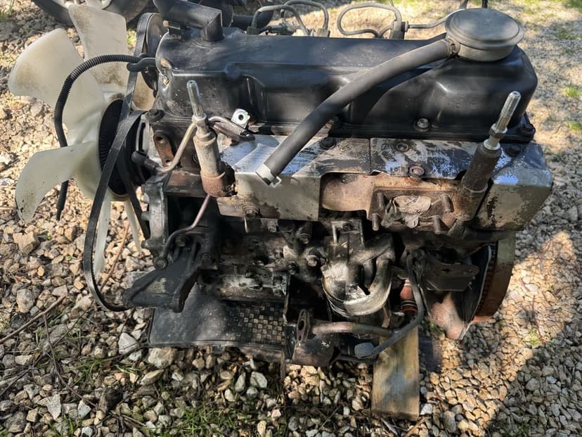 Nissan Navara 2001r 2.5 silnik pompa wtryskowa blok głowica kolektor
