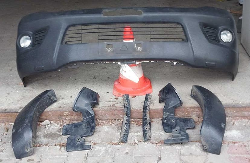 Przedni zderzak Toyota HILUX 2013