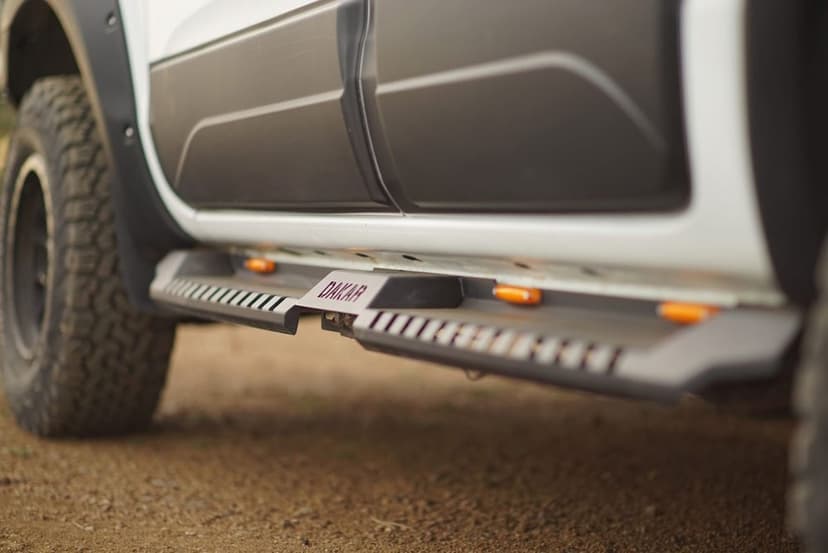 Stopnie boczne progi stalowe DAKAR V2 Toyota Hilux 2015-2026