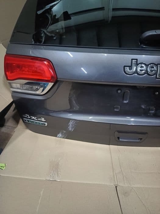 Tylna klapa Jeep grand Cherokee Wk2 PAU
